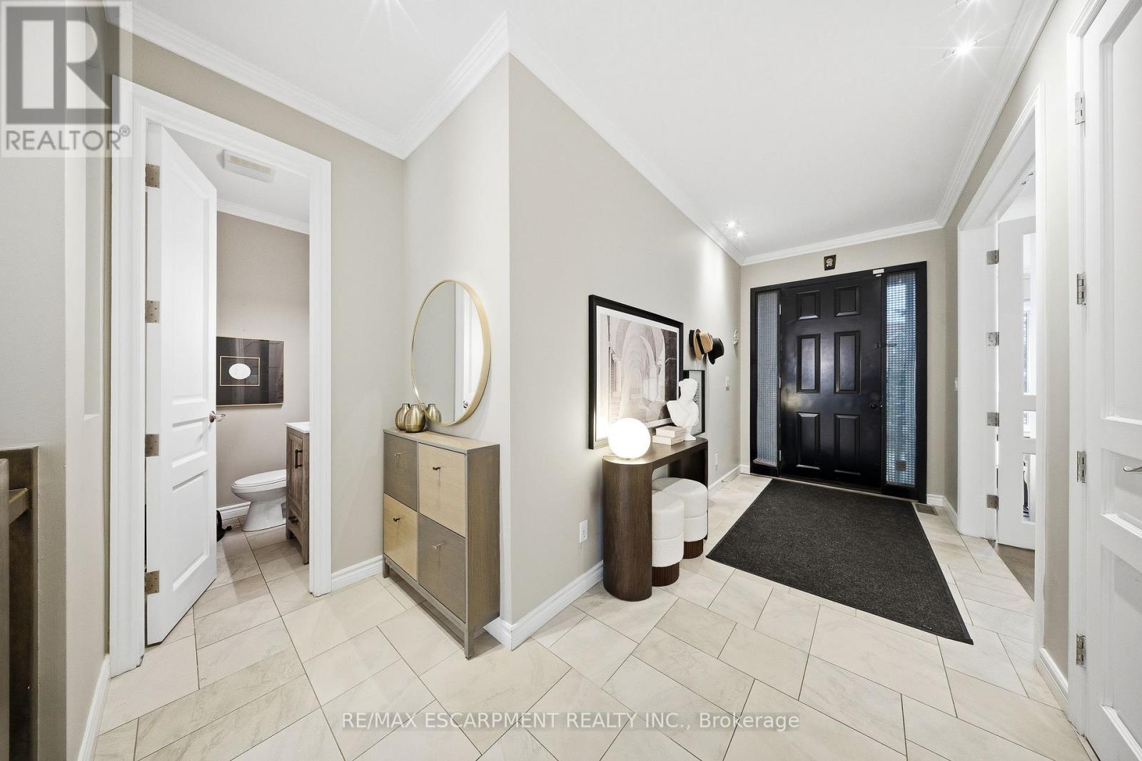 3205 Rolling Stone Court, Mississauga, Ontario  L5B 1V8 - Photo 5 - W12612256