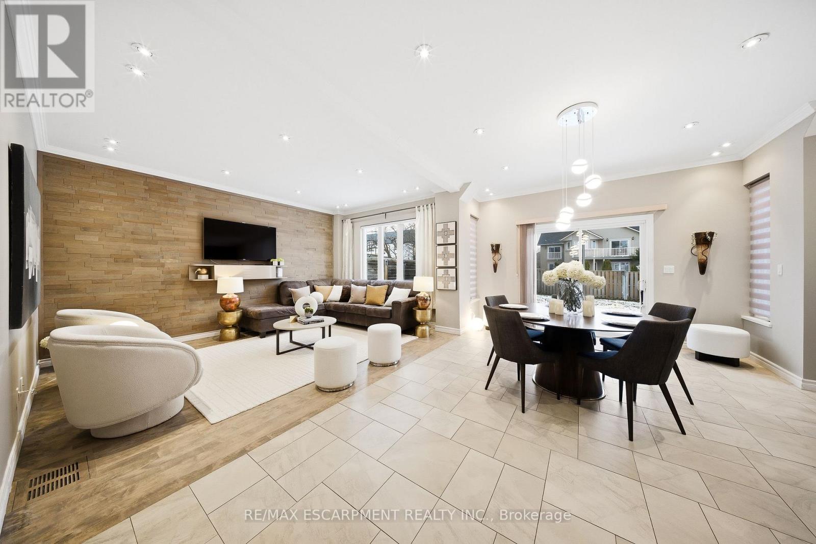 3205 Rolling Stone Court, Mississauga, Ontario  L5B 1V8 - Photo 7 - W12612256