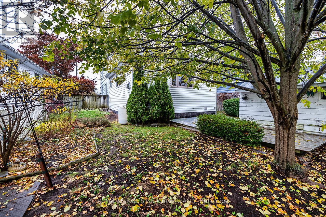 9 South Charles Street, Quinte West, Ontario  K8V 2R8 - Photo 32 - X12612086