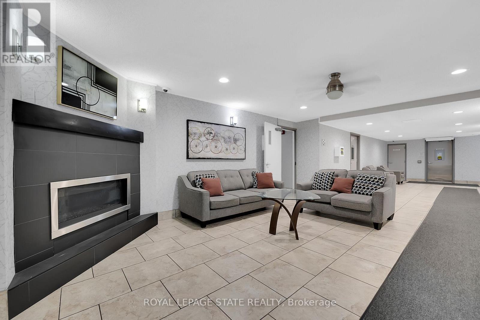 220 - 198 Scott Street, St. Catharines, Ontario  L2N 5T3 - Photo 7 - X12612274