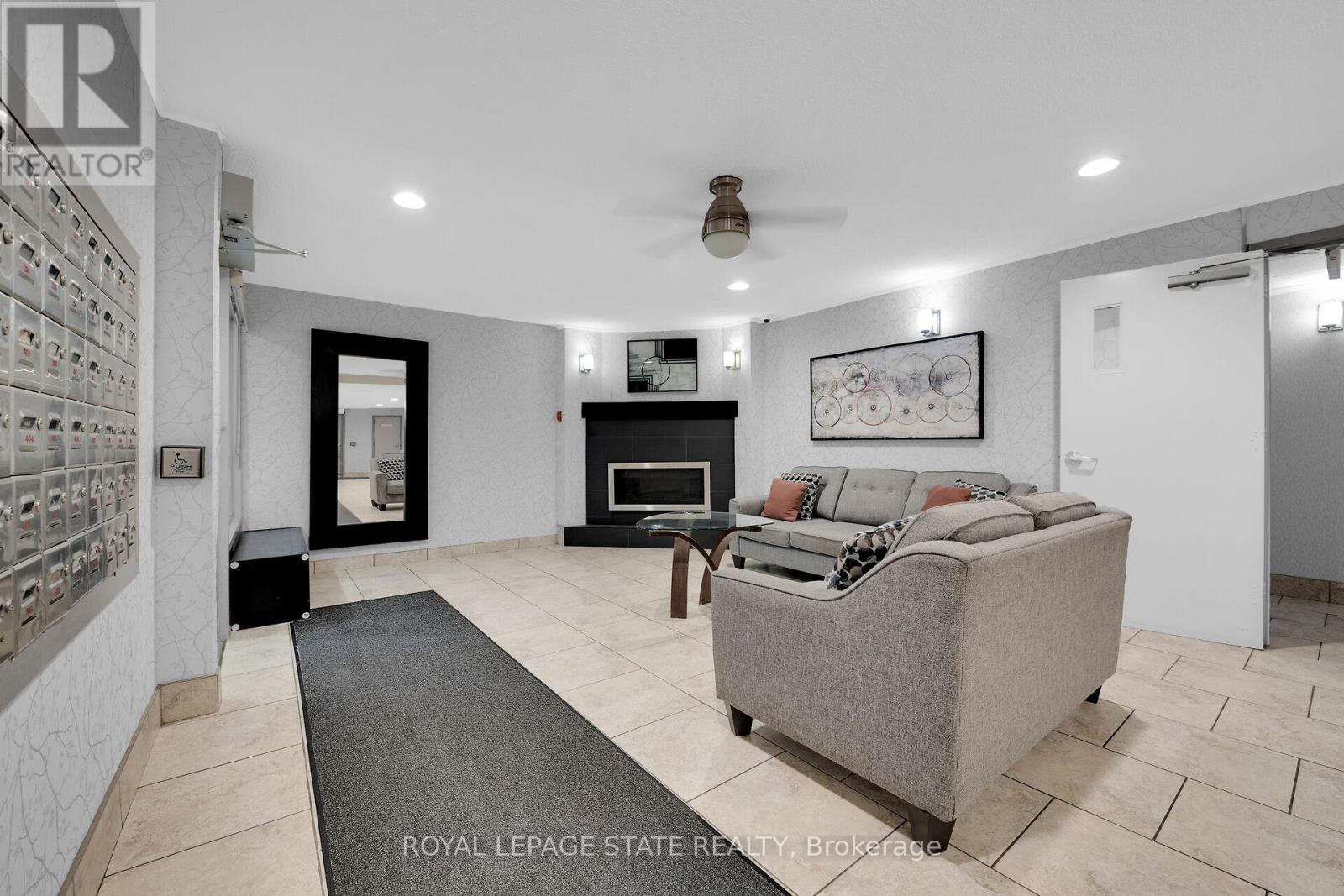 220 - 198 Scott Street, St. Catharines, Ontario  L2N 5T3 - Photo 8 - X12612274