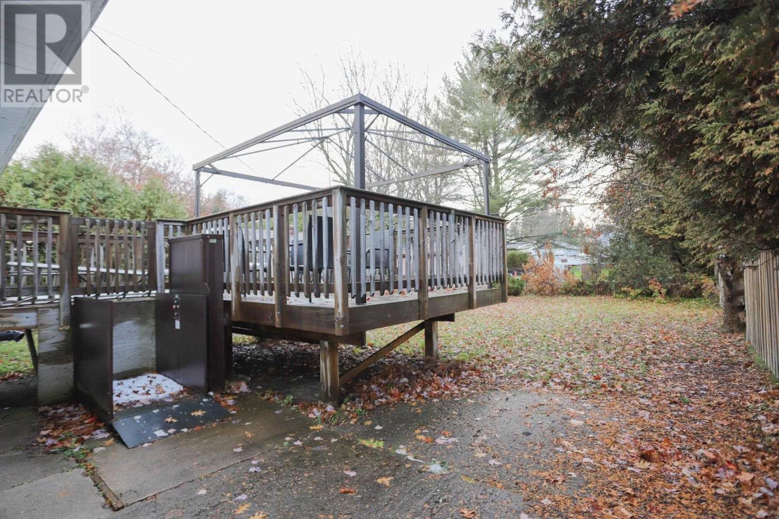 65 Wayne Ct, Sault Ste. Marie, Ontario  P6A 4S5 - Photo 2 - SM253305