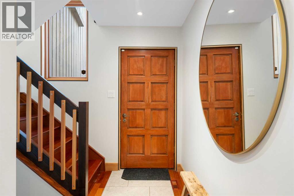 211 Coach Side Road Sw, Calgary, Alberta  T3H 1L6 - Photo 5 - A2273632