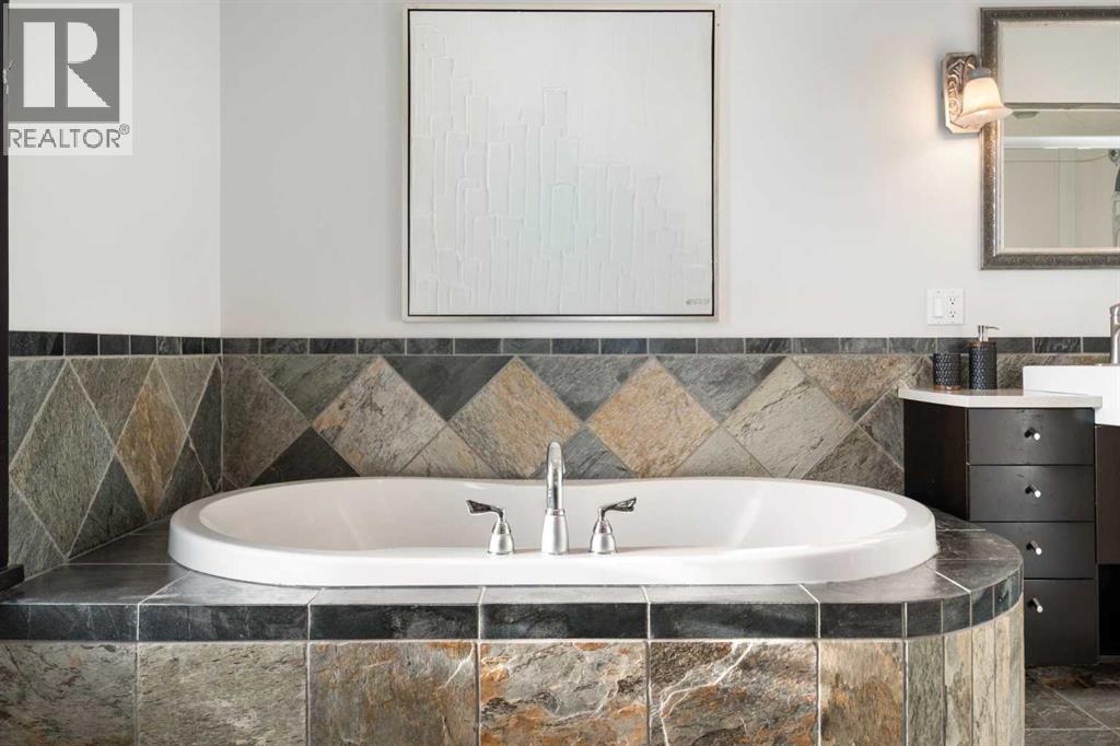 211 Coach Side Road Sw, Calgary, Alberta  T3H 1L6 - Photo 24 - A2273632