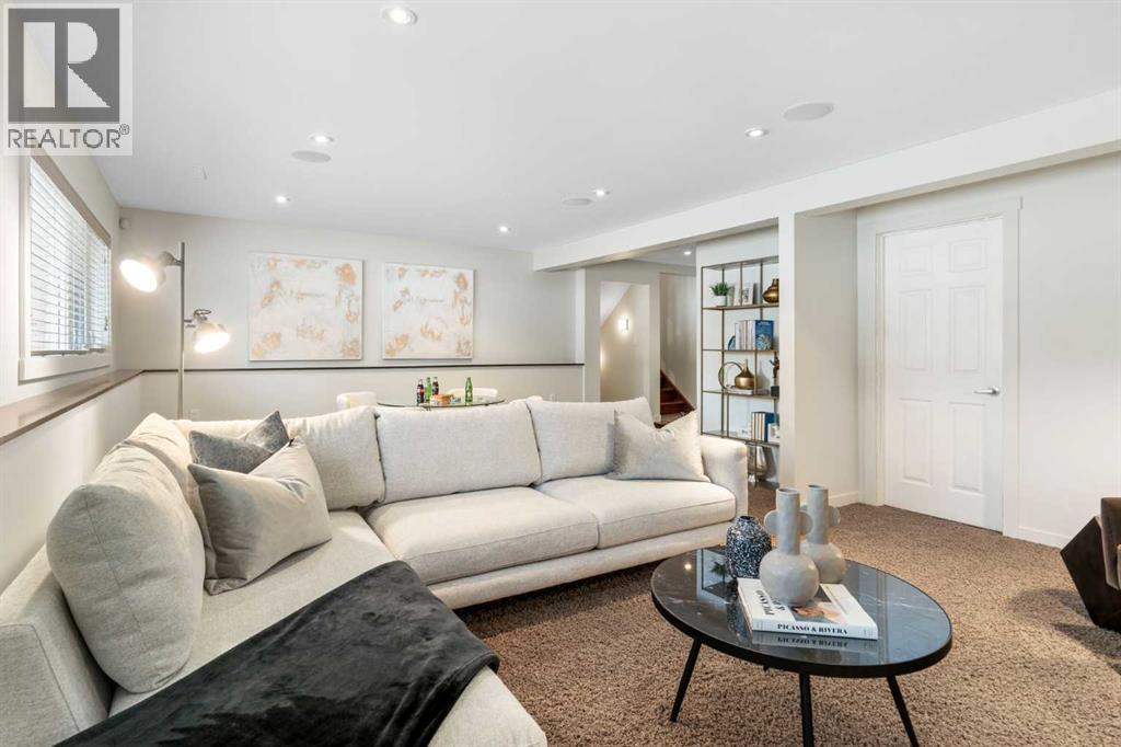 211 Coach Side Road Sw, Calgary, Alberta  T3H 1L6 - Photo 35 - A2273632