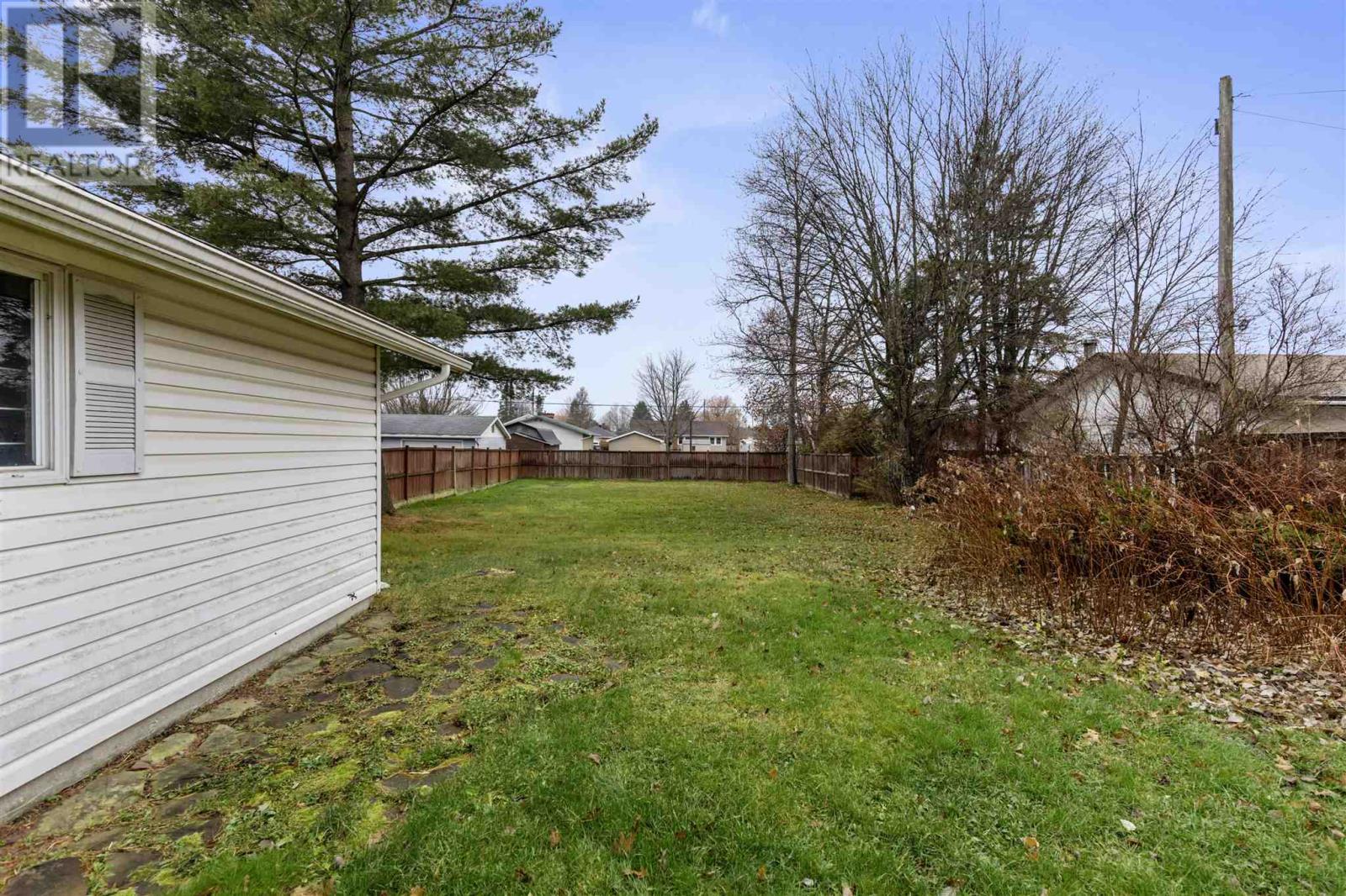 225 Hugill St, Sault Ste. Marie, Ontario  P6A 4G1 - Photo 32 - SM253436