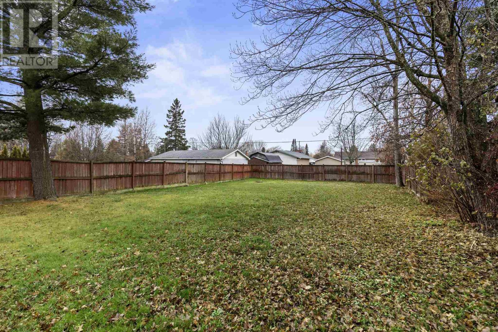 225 Hugill St, Sault Ste. Marie, Ontario  P6A 4G1 - Photo 34 - SM253436