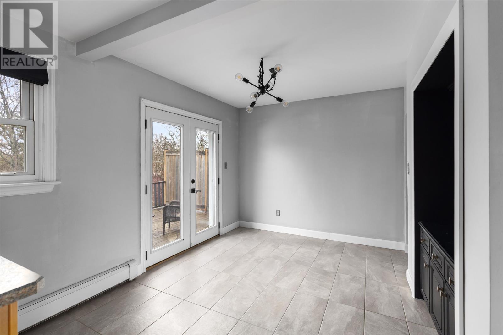 225 Hugill St, Sault Ste. Marie, Ontario  P6A 4G1 - Photo 8 - SM253436