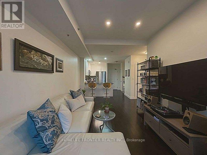 304 - 34 Plains Road E, Burlington, Ontario  L7T 0B9 - Photo 5 - W12589854