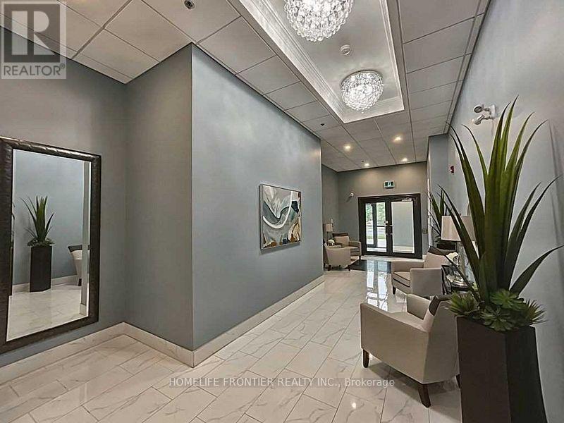 304 - 34 Plains Road E, Burlington, Ontario  L7T 0B9 - Photo 2 - W12589866