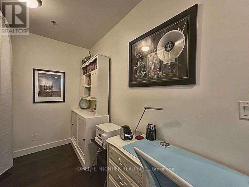 304 - 34 Plains Road E, Burlington, Ontario  L7T 0B9 - Photo 16 - W12589866