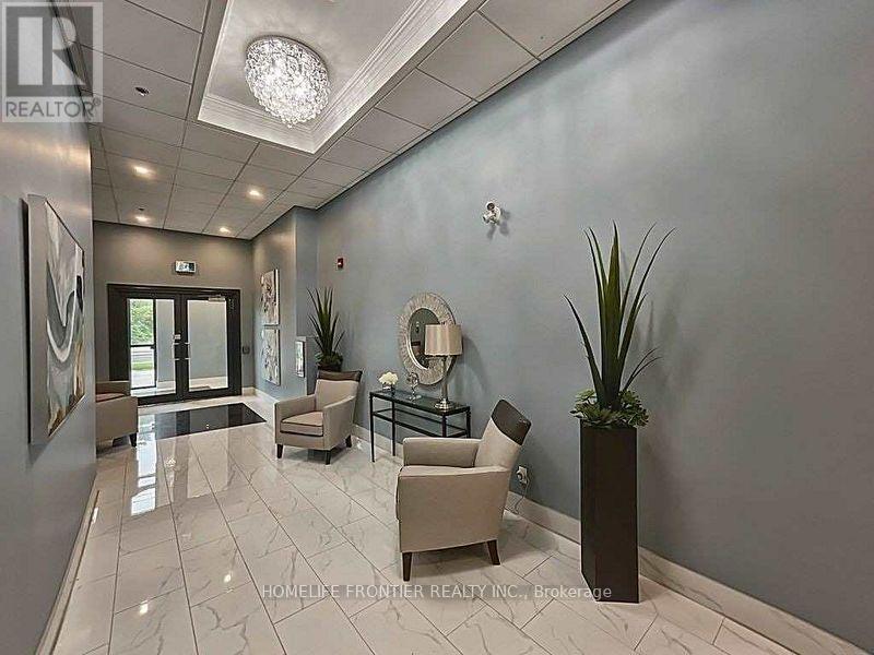 304 - 34 Plains Road E, Burlington, Ontario  L7T 0B9 - Photo 3 - W12589866