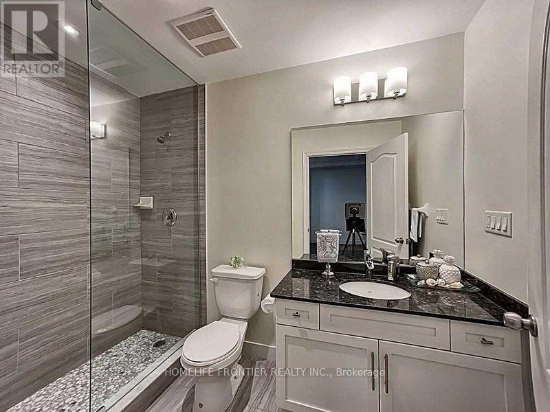 304 - 34 Plains Road E, Burlington, Ontario  L7T 0B9 - Photo 14 - W12589854