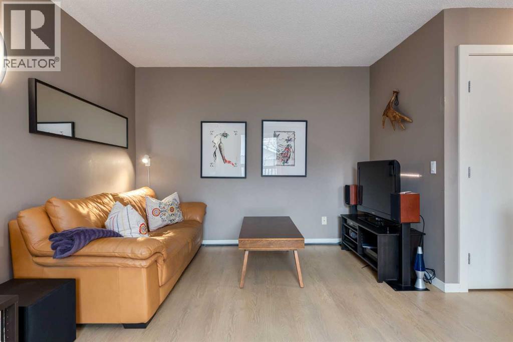 D, 4528 73 Street Nw, Calgary, Alberta  T3B 2M4 - Photo 7 - A2270977