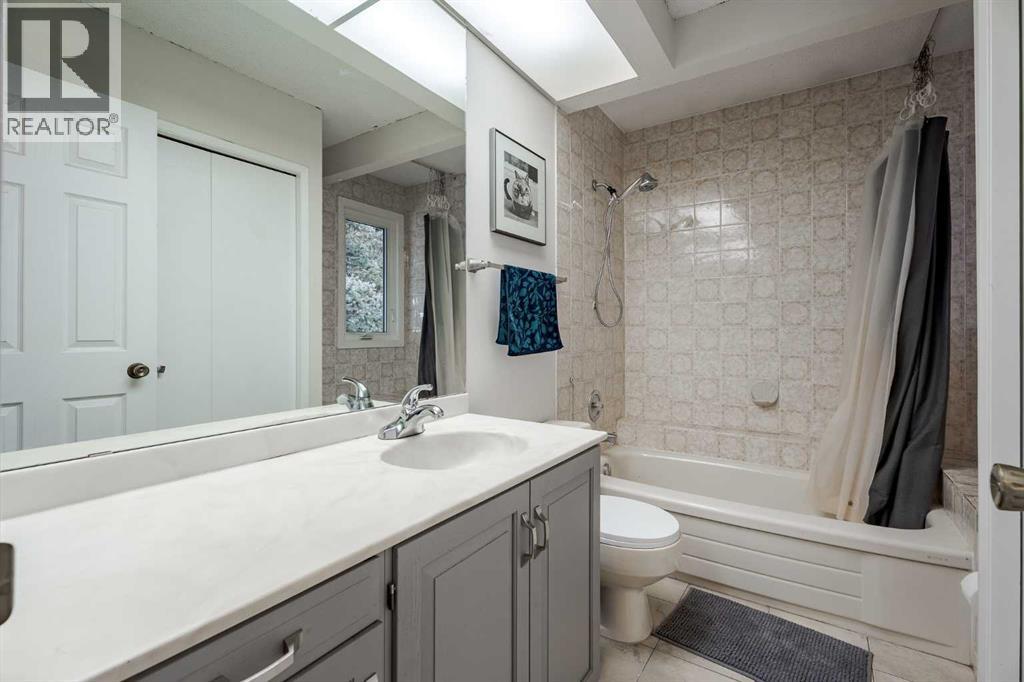 2427 Deer Side Drive, Calgary, Alberta  T2J 5L7 - Photo 22 - A2271544