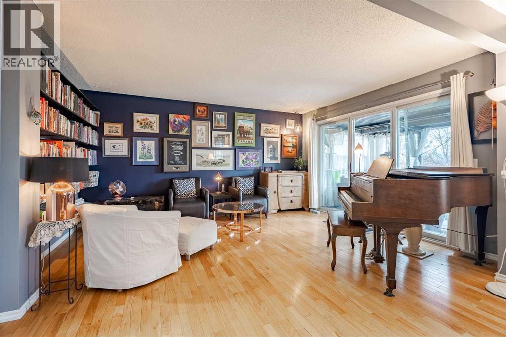 2427 Deer Side Drive, Calgary, Alberta  T2J 5L7 - Photo 9 - A2271544