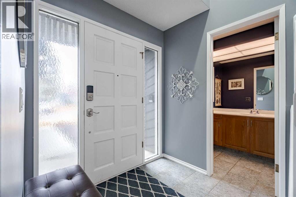 2427 Deer Side Drive, Calgary, Alberta  T2J 5L7 - Photo 7 - A2271544