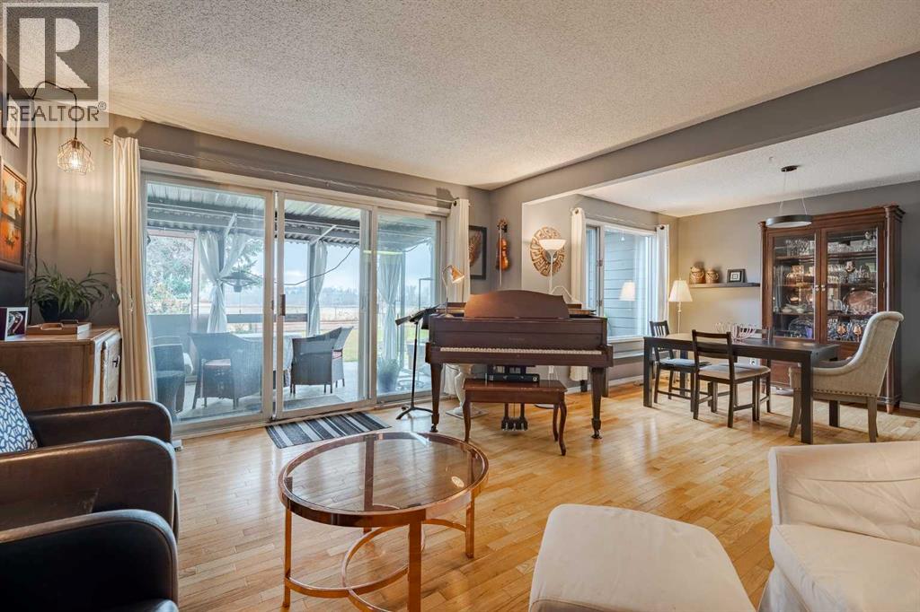 2427 Deer Side Drive, Calgary, Alberta  T2J 5L7 - Photo 10 - A2271544