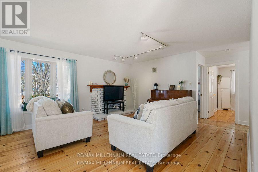 759 Chestnut Street, Innisfil, Ontario  L9S 2H8 - Photo 2 - N12601094