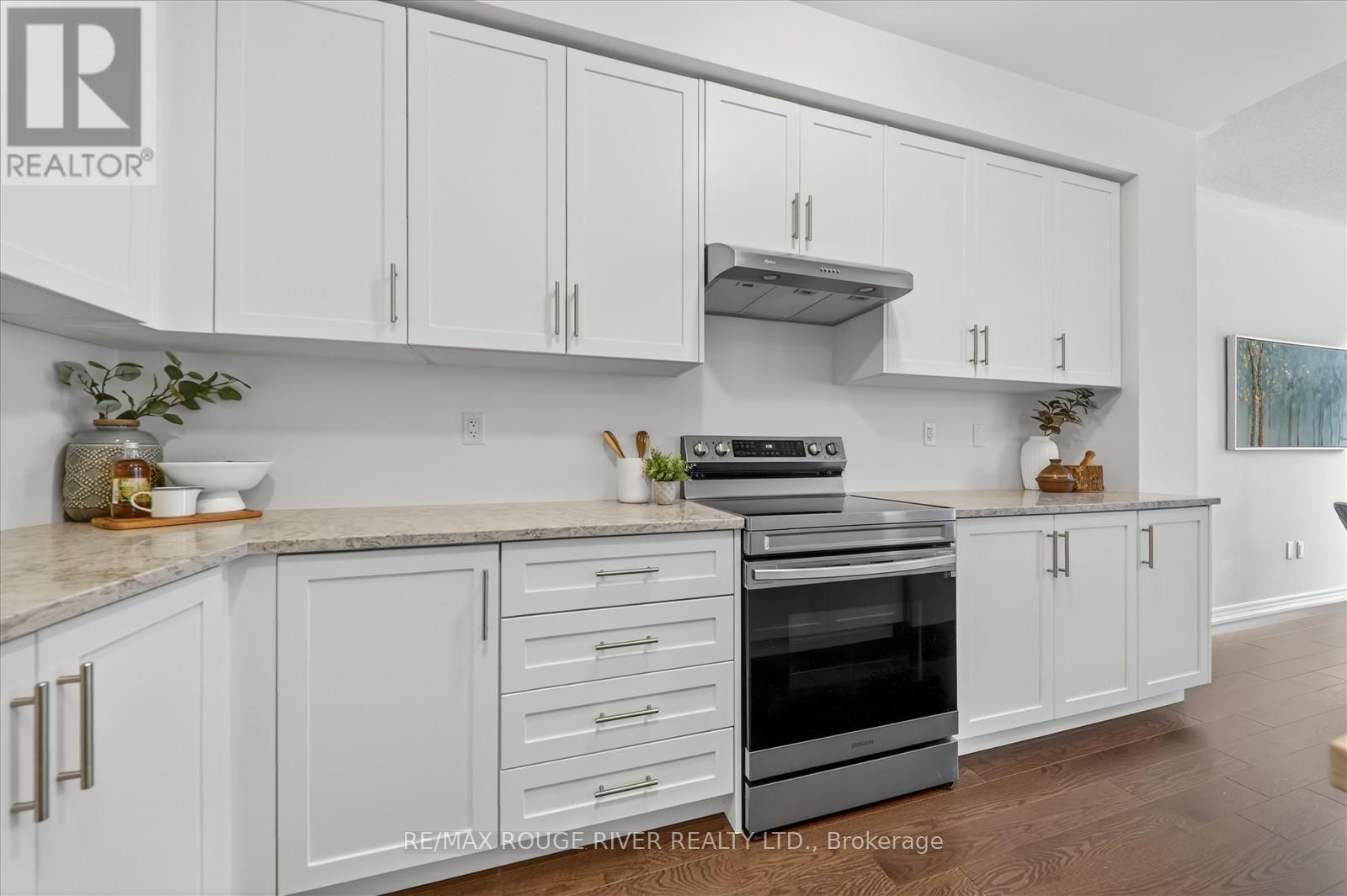 124 Laing Drive, Whitby, Ontario  L1P 0N5 - Photo 11 - E12612390