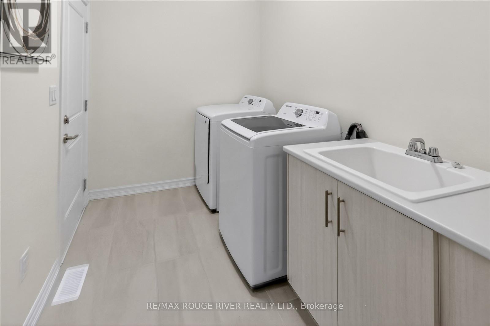 124 Laing Drive, Whitby, Ontario  L1P 0N5 - Photo 16 - E12612390