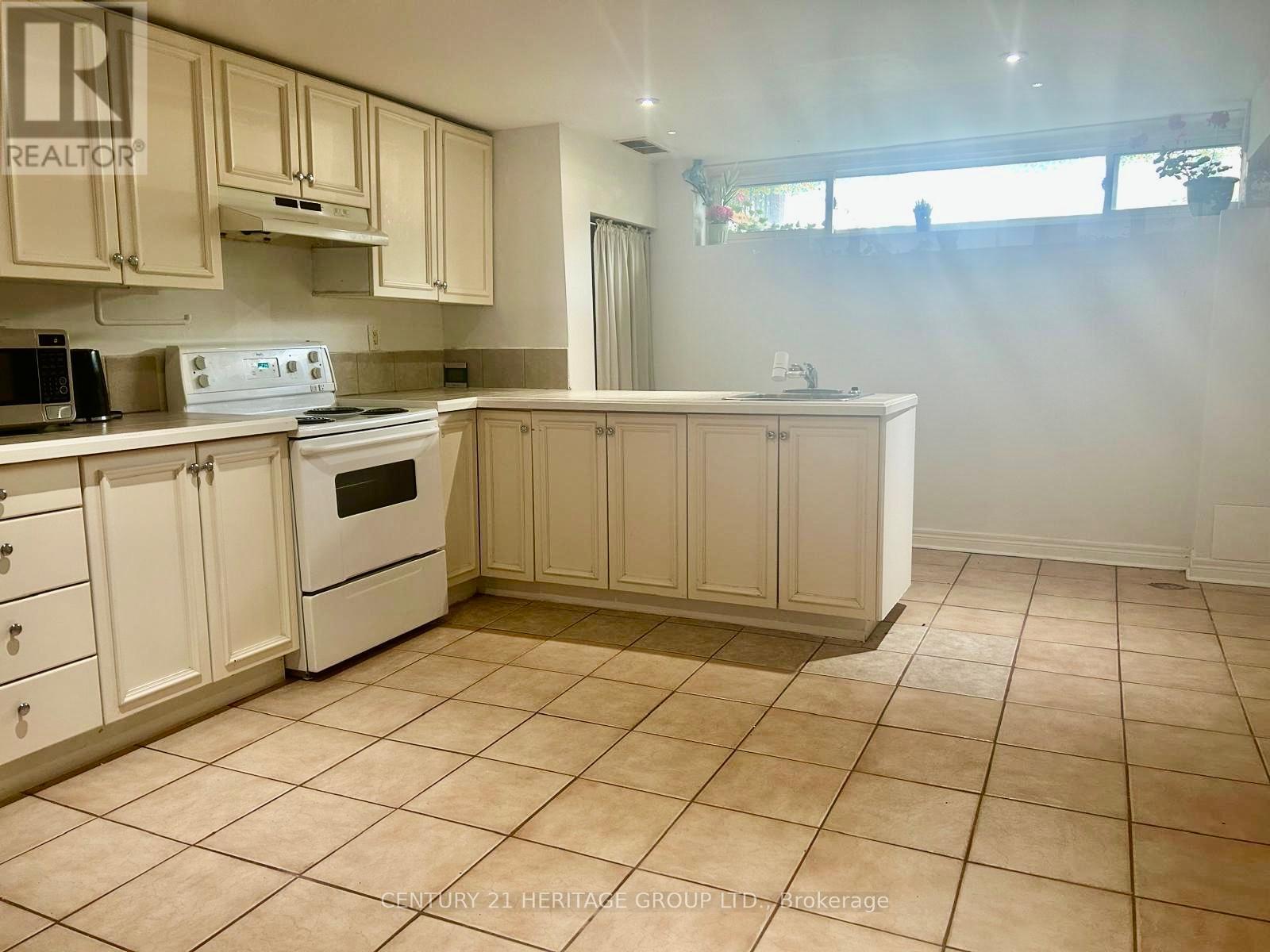 Basement - 26 Richardson Drive, Aurora, Ontario  L4G 1Z1 - Photo 8 - N12612340