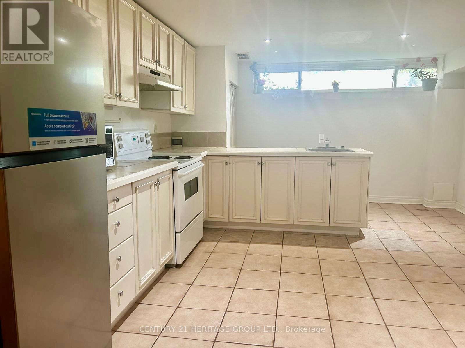 Basement - 26 Richardson Drive, Aurora, Ontario  L4G 1Z1 - Photo 9 - N12612340