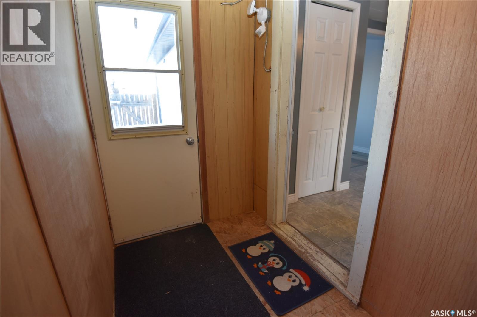 334 7th Avenue W, Nipawin, Saskatchewan  S0E 1E0 - Photo 3 - SK025345