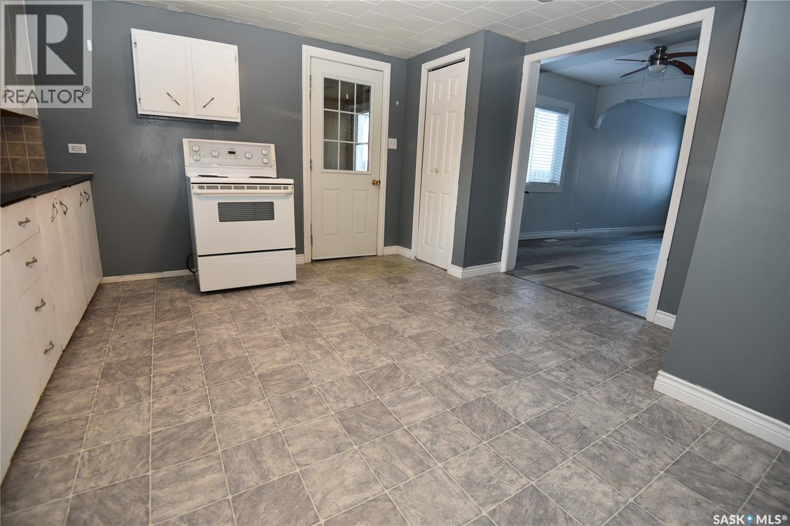 334 7th Avenue W, Nipawin, Saskatchewan  S0E 1E0 - Photo 6 - SK025345