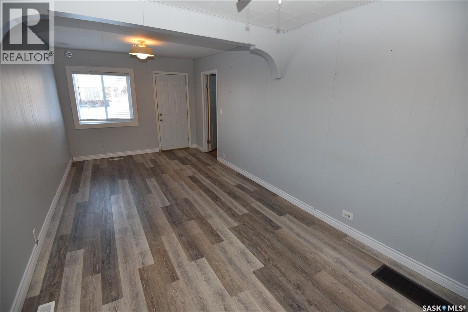 334 7th Avenue W, Nipawin, Saskatchewan  S0E 1E0 - Photo 8 - SK025345