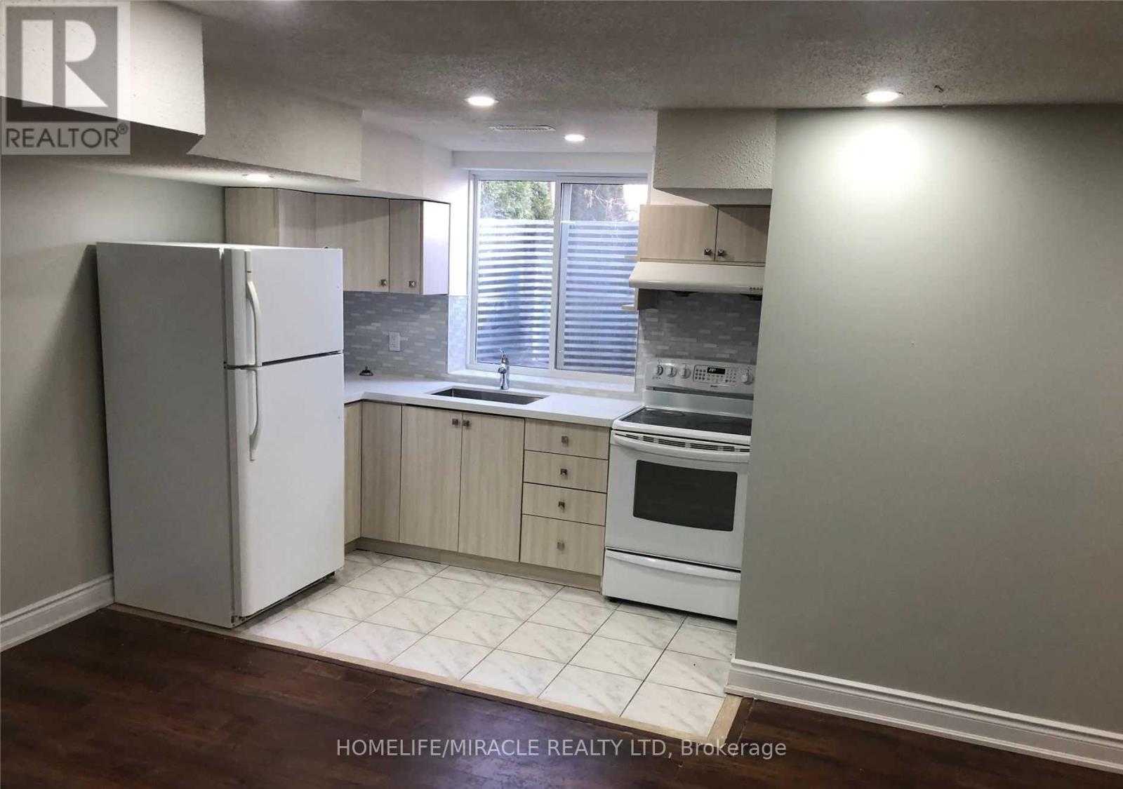 16 Janda Court, Toronto, Ontario  M9W 0A4 - Photo 6 - W12612312