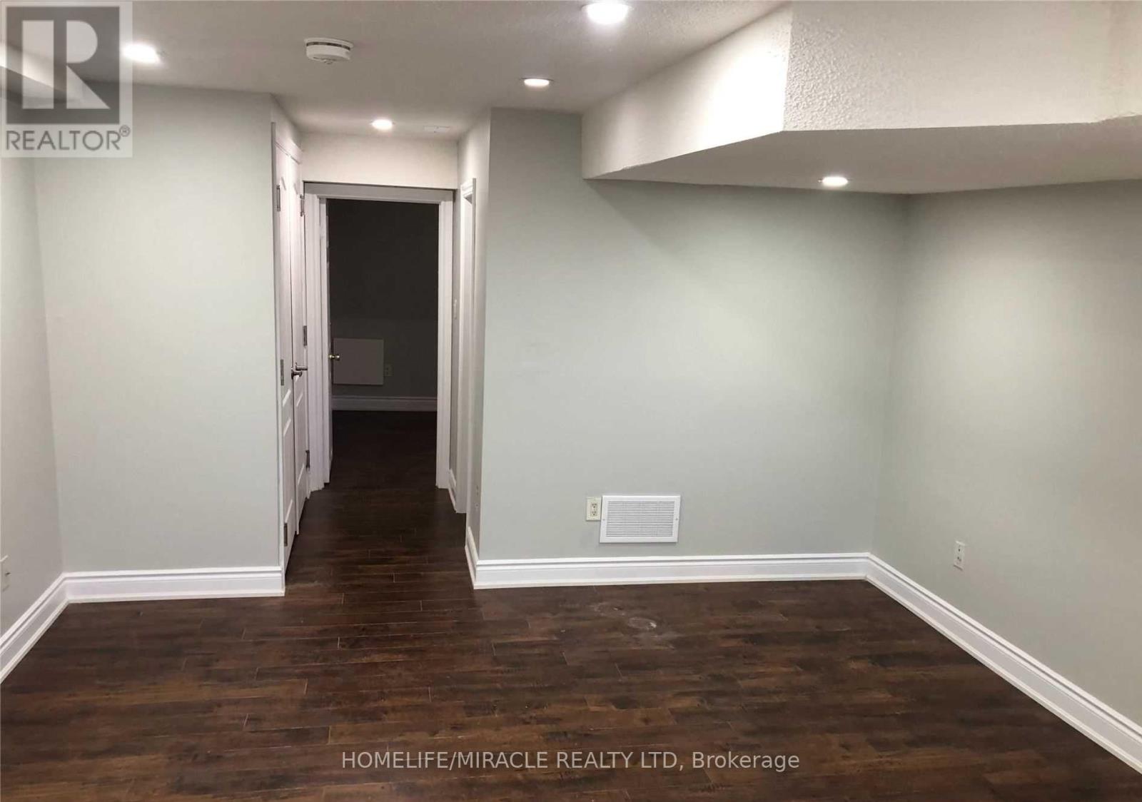 16 Janda Court, Toronto, Ontario  M9W 0A4 - Photo 7 - W12612312