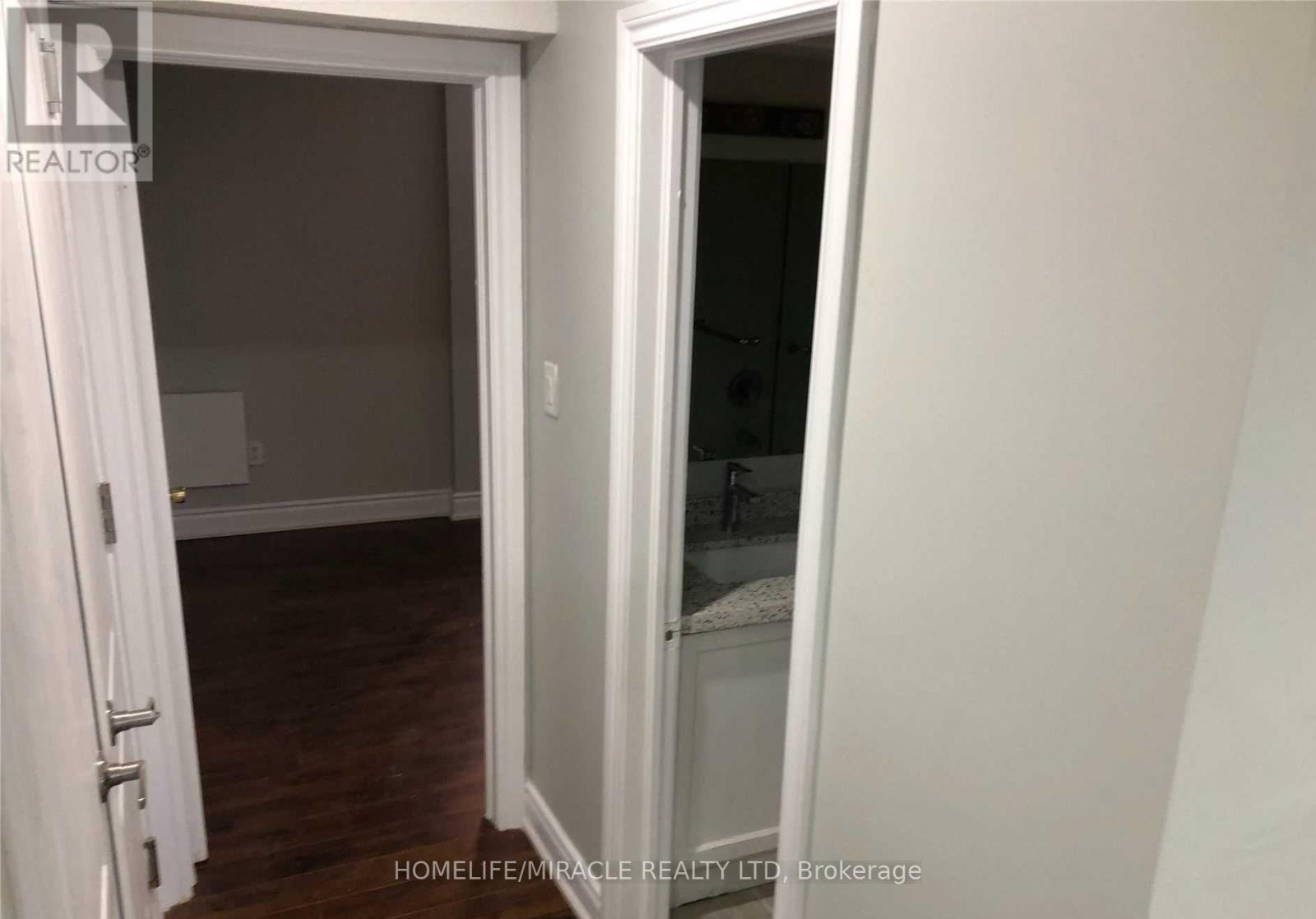 16 Janda Court, Toronto, Ontario  M9W 0A4 - Photo 8 - W12612312