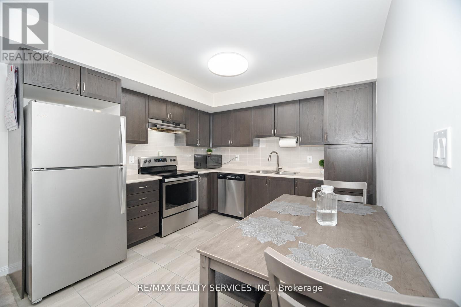 320 - 250 Sunny Meadow Boulevard, Brampton, Ontario  L6R 3Y7 - Photo 5 - W12612362