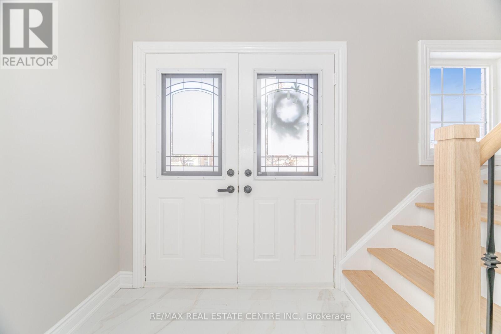 42 Sedgewick Crescent, Brampton, Ontario  L7A 2P7 - Photo 3 - W12612366