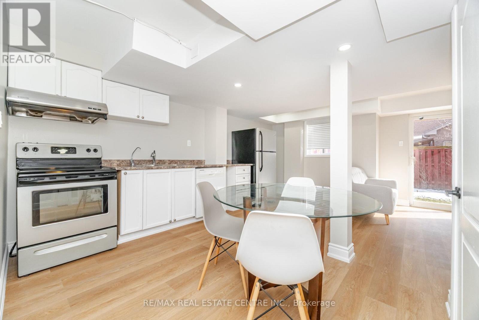 42 Sedgewick Crescent, Brampton, Ontario  L7A 2P7 - Photo 32 - W12612366