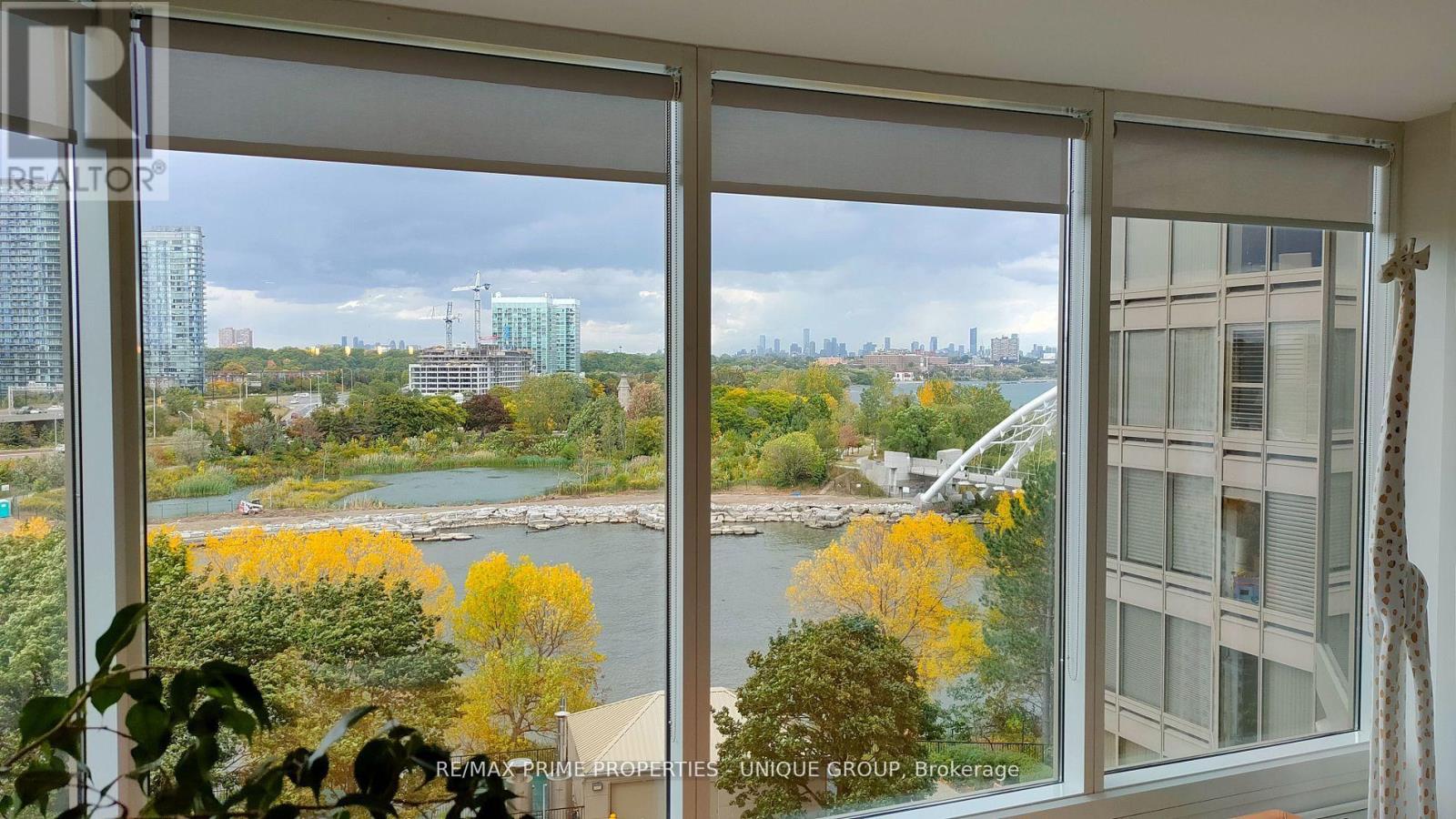 610 - 1 Palace Pier Court, Toronto, Ontario  M8V 3W9 - Photo 11 - W12612386