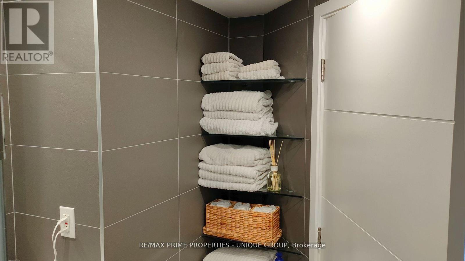 610 - 1 Palace Pier Court, Toronto, Ontario  M8V 3W9 - Photo 19 - W12612386