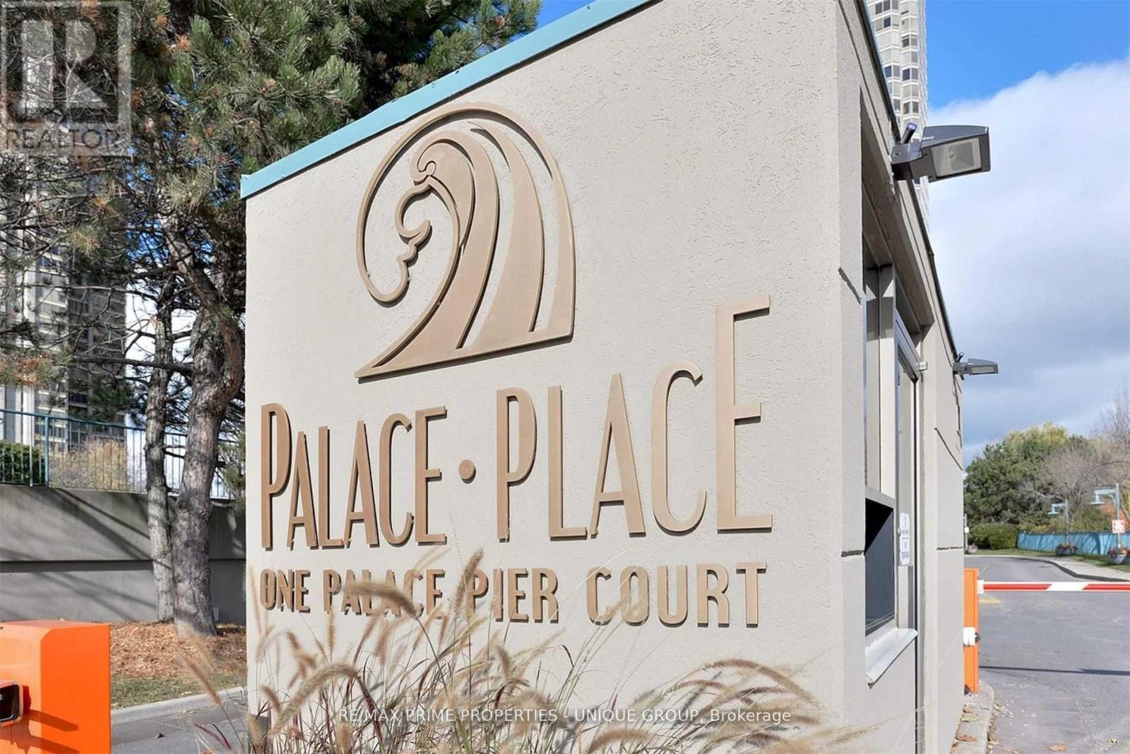 610 - 1 Palace Pier Court, Toronto, Ontario  M8V 3W9 - Photo 2 - W12612386