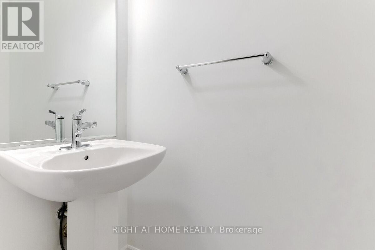 578 Bellflower Court, Milton, Ontario  L9E 1W4 - Photo 18 - W12612388