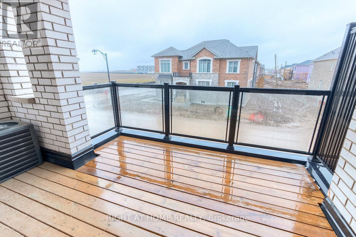 578 Bellflower Court, Milton, Ontario  L9E 1W4 - Photo 33 - W12612388