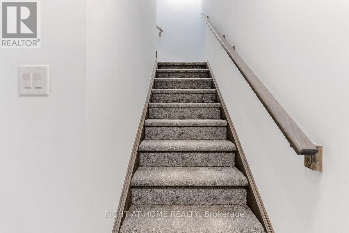 578 Bellflower Court, Milton, Ontario  L9E 1W4 - Photo 6 - W12612388