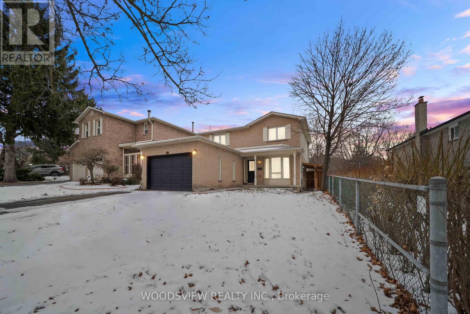 29 Misty Moor Drive, Richmond Hill, Ontario  L4C 6P9 - Photo 2 - N12609256