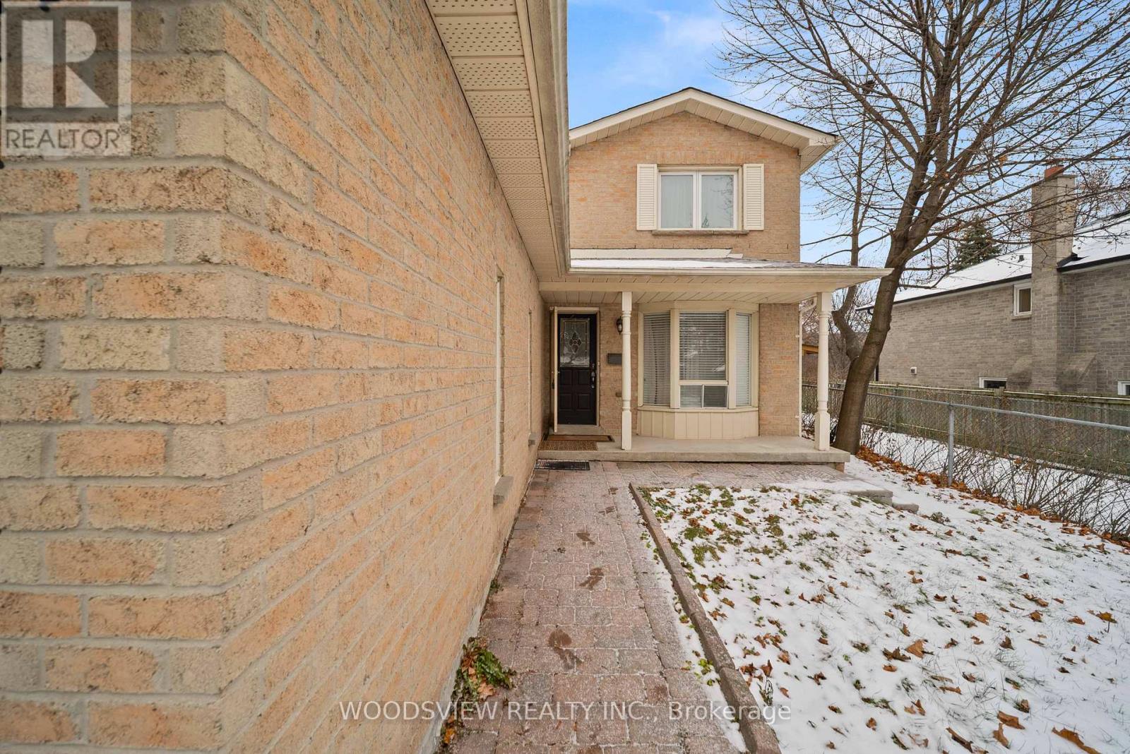 29 Misty Moor Drive, Richmond Hill, Ontario  L4C 6P9 - Photo 5 - N12609256