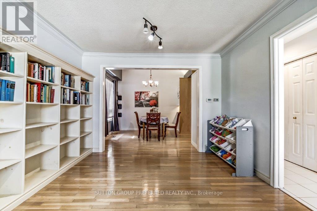 296 Bournemouth Drive, London East, Ontario  N5V 4S5 - Photo 6 - X12491344