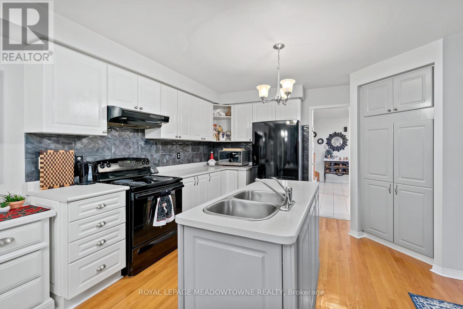 55 James Young Drive, Halton Hills, Ontario  L7G 5S5 - Photo 20 - W12581674