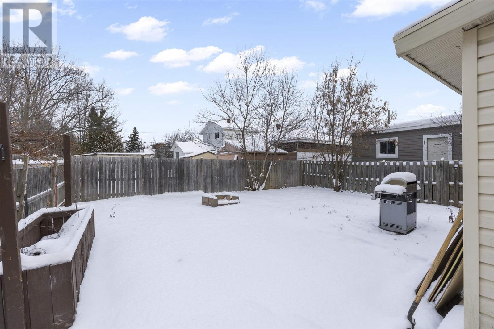 365 Bruce St, Sault Ste. Marie, Ontario  P6B 1R1 - Photo 4 - SM253421