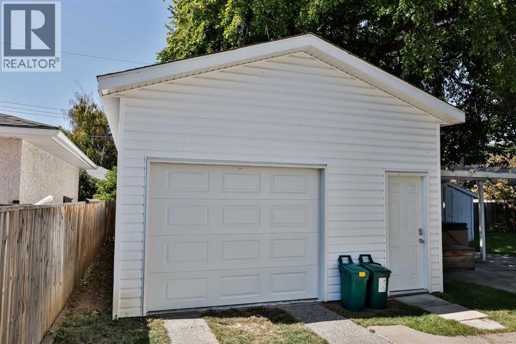 1020 Fern Crescent S, Lethbridge, Alberta T1K 2W3 - Photo 2 - A2250050