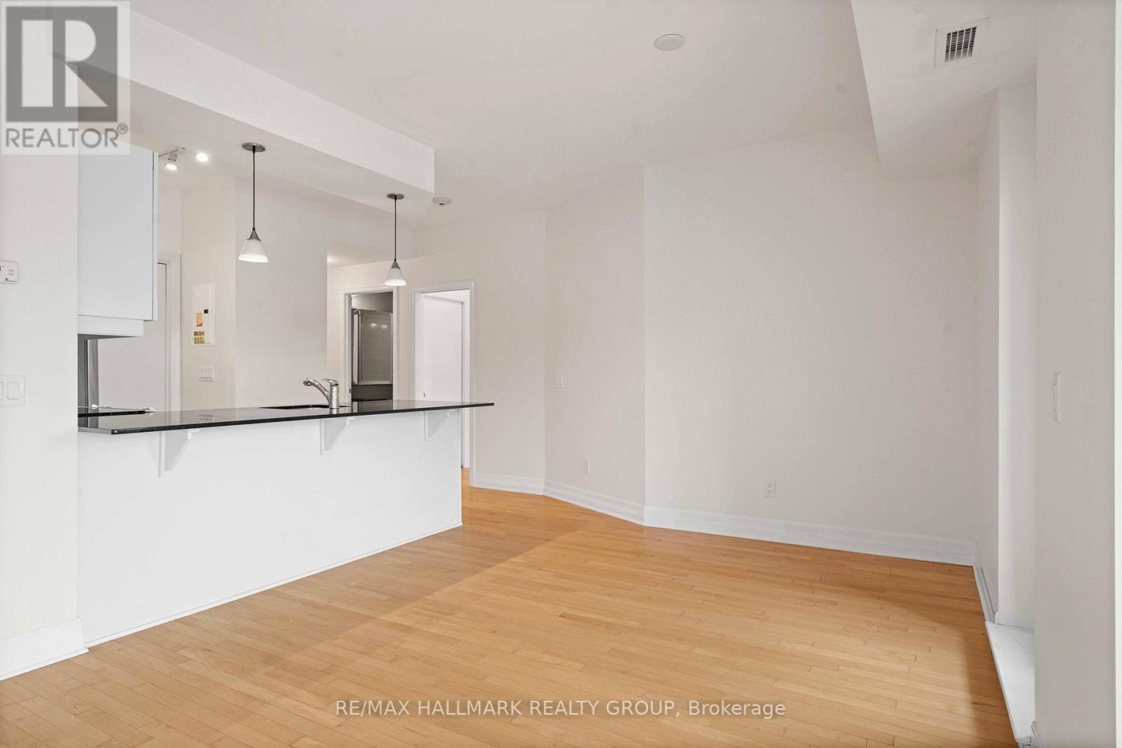 302 - 75 Cleary Avenue, Ottawa, Ontario  K2A 1R8 - Photo 10 - X12612462