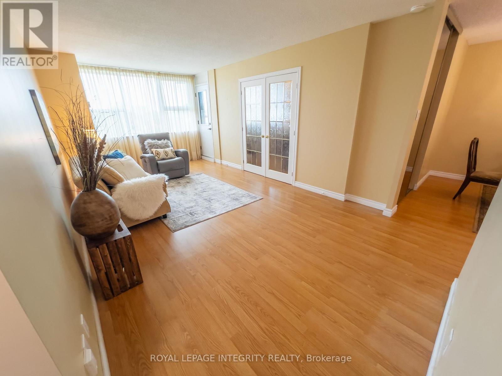 1008 - 555 Brittany Drive, Ottawa, Ontario  K1K 4C5 - Photo 11 - X12612500